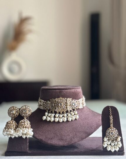 Zei Choker Set With White Stone